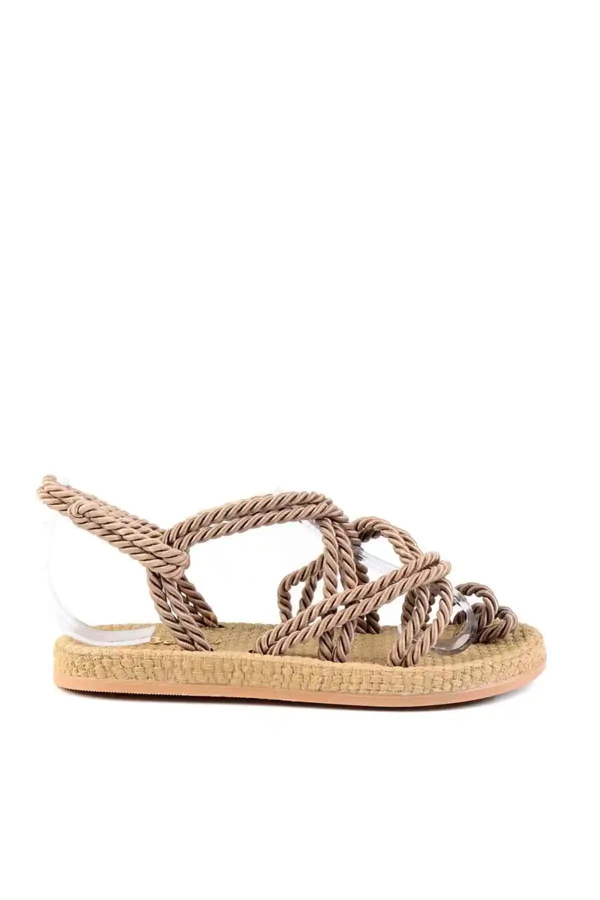 Bambi Vizon Sandaletler: Günlük ve Plaj Şıklığını Yansıtan Rahat ve Şık Kadın Ayakkabıları