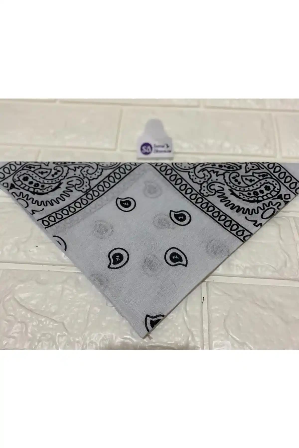 Bandana Modası ve Fonksiyonelliği: Güncel Trendler ve Kullanım Alanları