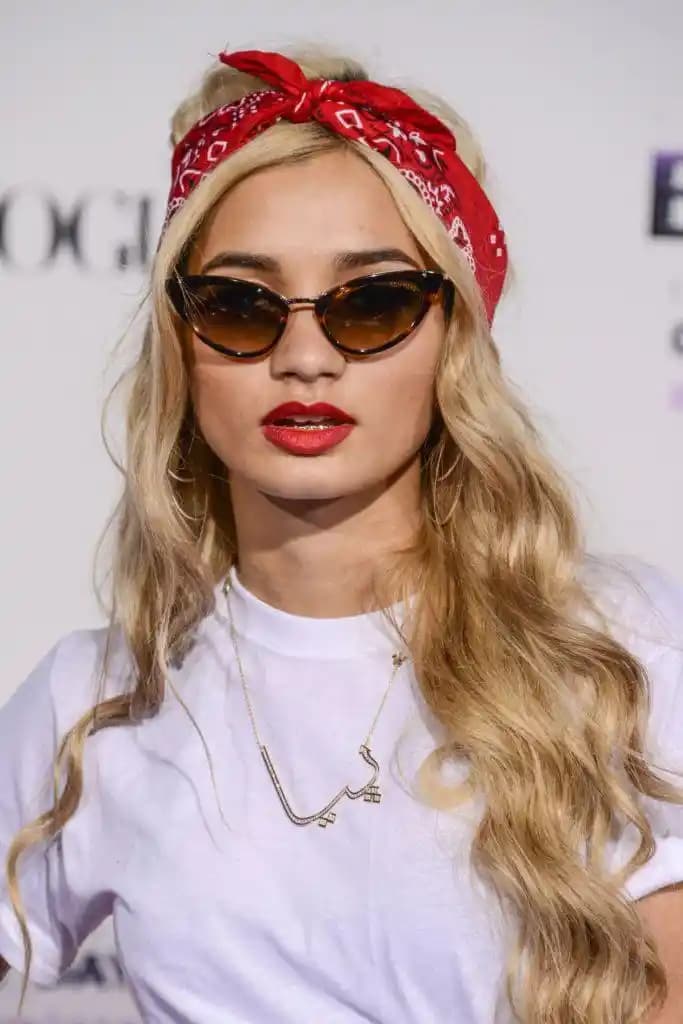 Bandana ve Saç Bandı Modelleri Günümüz Trendlerine Uygun Çeşitler ve Kullanım Alanları