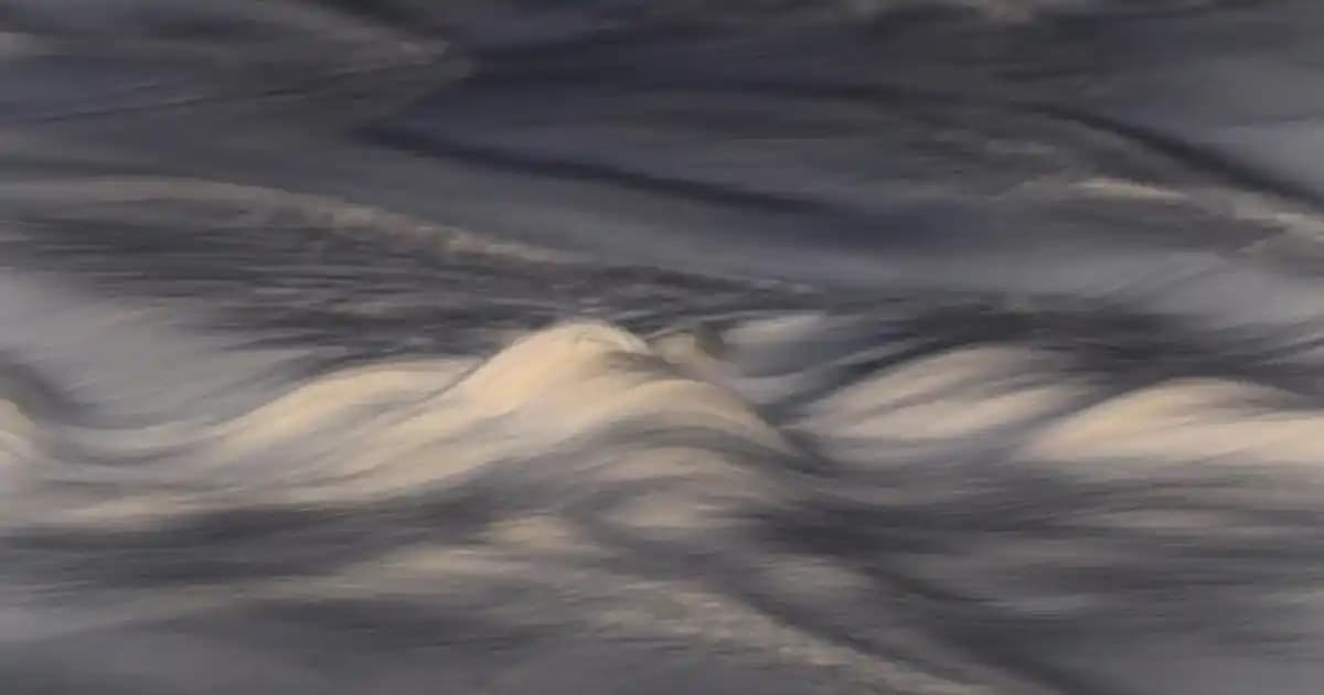 Bej Renk ve EVA Sandaletler: Rahatlık ve Şıklığın Modern Buluşması