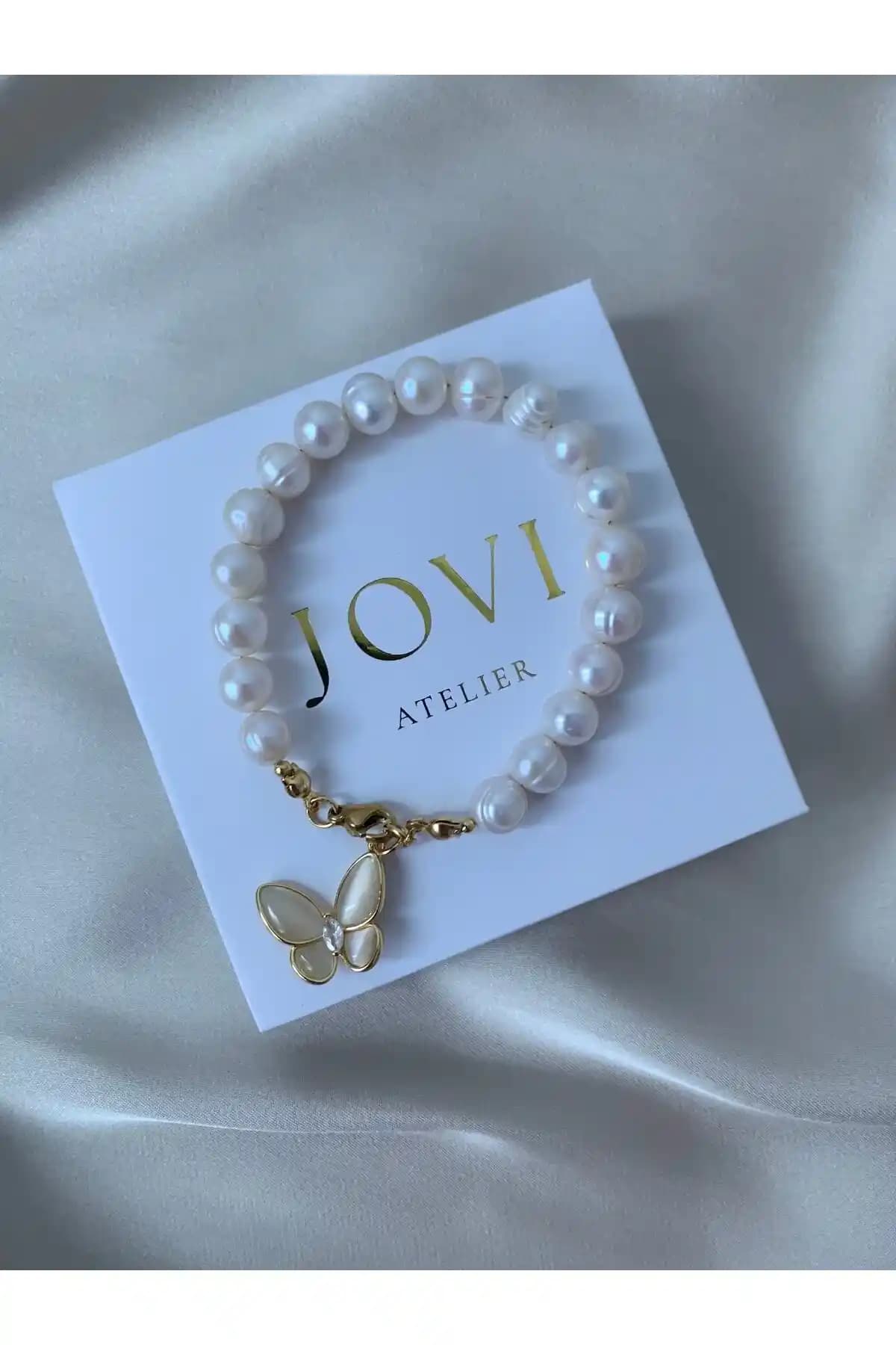 Beyaz Kelebek İnci Tasarımı Kadın Aksesuarları: Zarafet ve Anlamın Buluşması