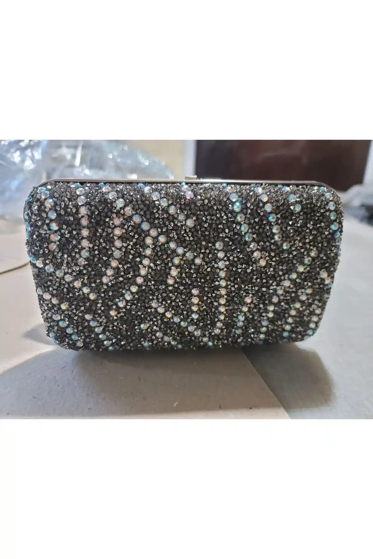 Boncuklu Çantalar: Şıklık ve Fonksiyonelliğin Modern Aksesuar Trendleri