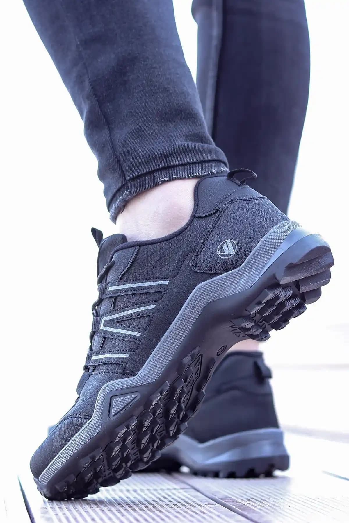 Dayanıklı Kışlık Ayakkabı Seçerken Dikkat Edilmesi Gerekenler ve En İyi Modeller