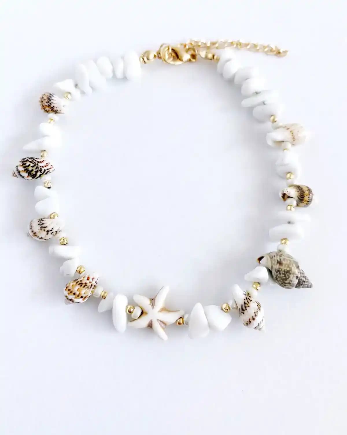 Deniz Kabuğu ve Doğal Taşlı Halhal Aksesuarları: Doğadan İlham Alan Şıklık ve Trendler