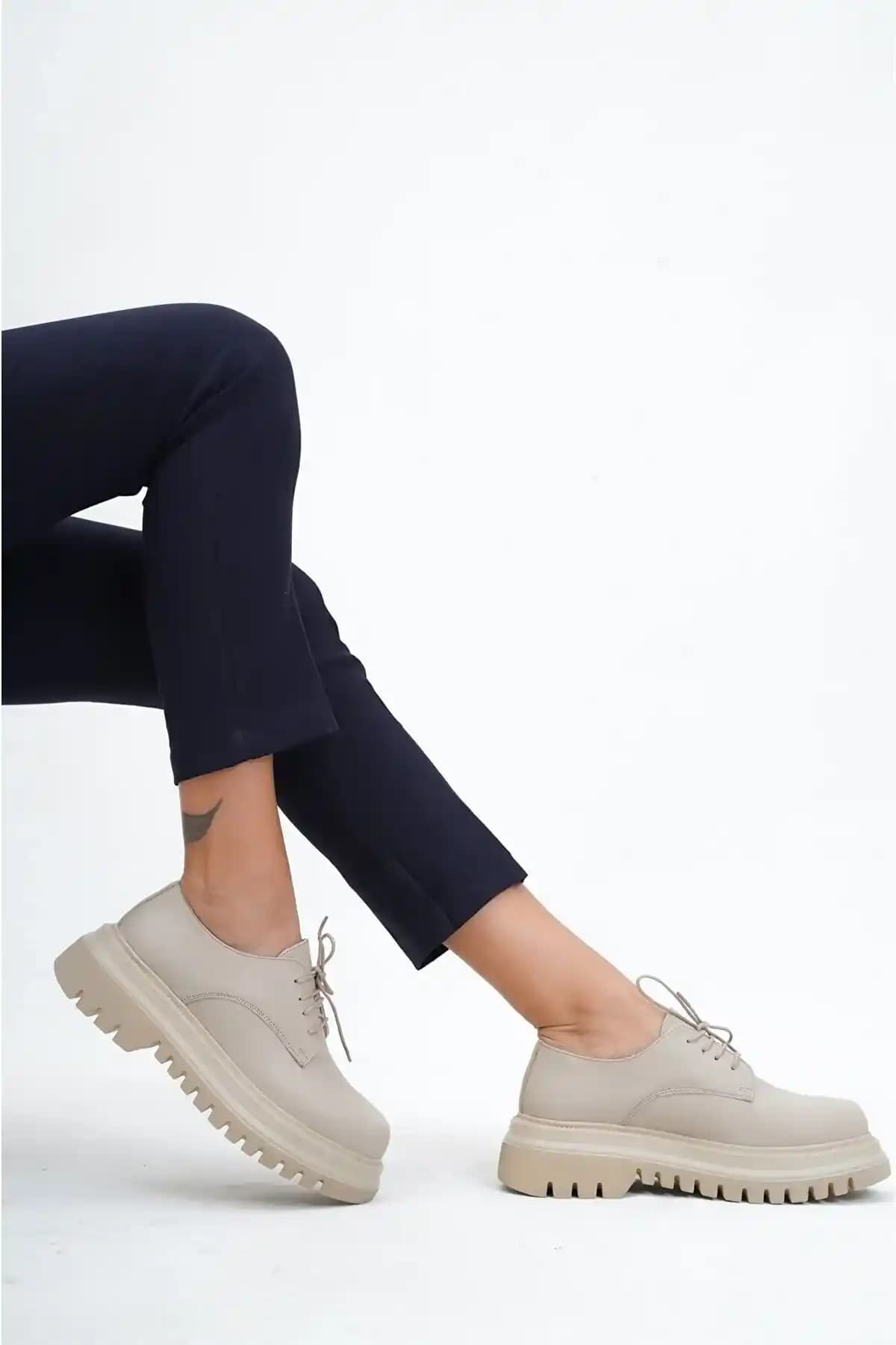 Deripabuc Bej Loafer Kadın Ayakkabıları: Moda ve Fonksiyonellik Bir Arada