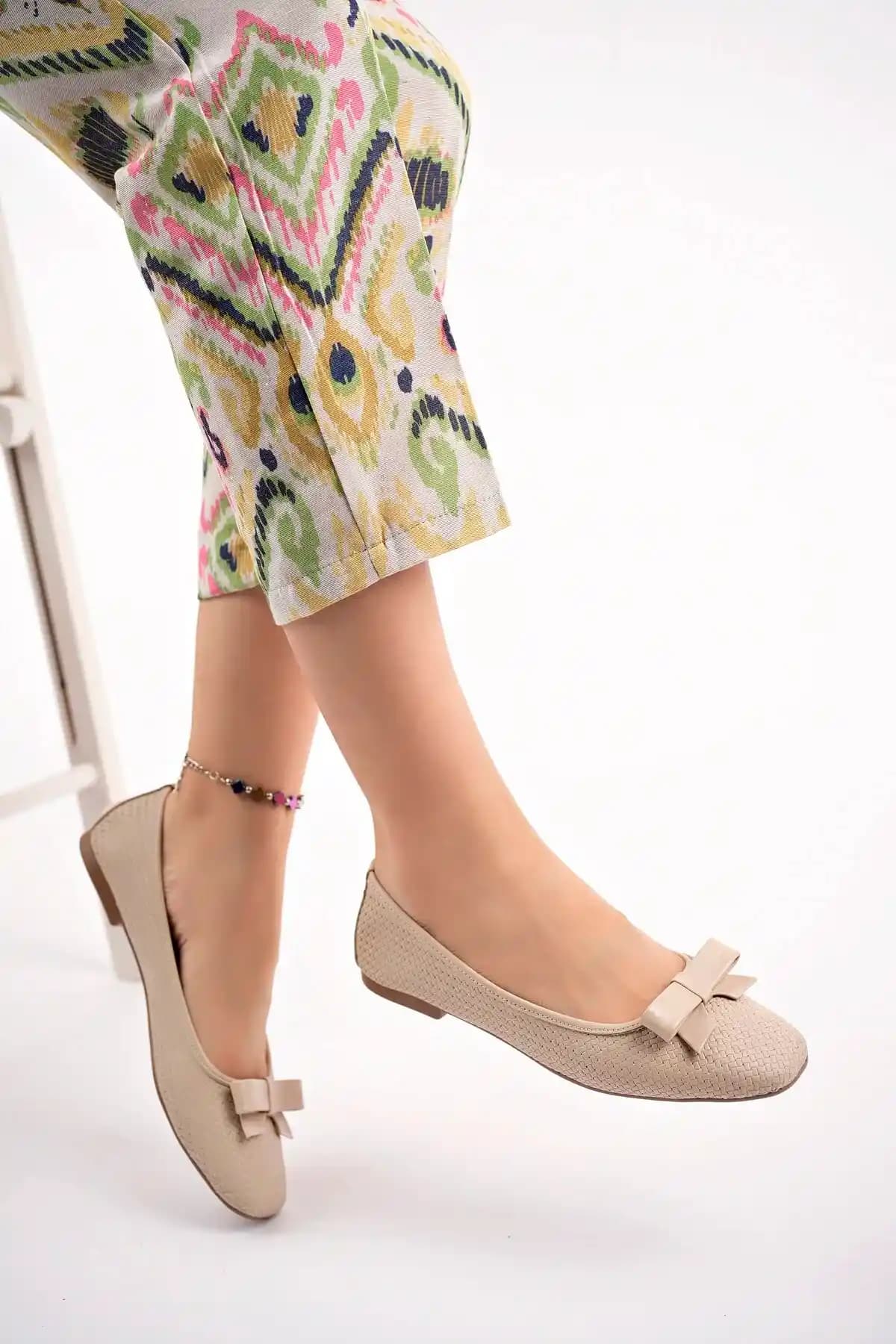 Deripabuc Deri Babetler: Şıklık ve Konforu Bir Arada Sunan Kadın Ayakkabıları