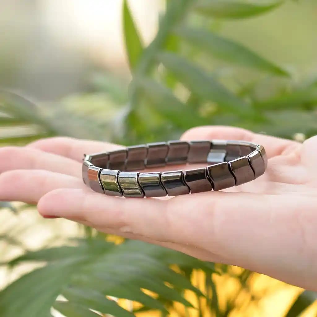 Doğal Hematit Taşı Bileklikleri: Estetik ve Enerji Dengeleyici Seçenekler