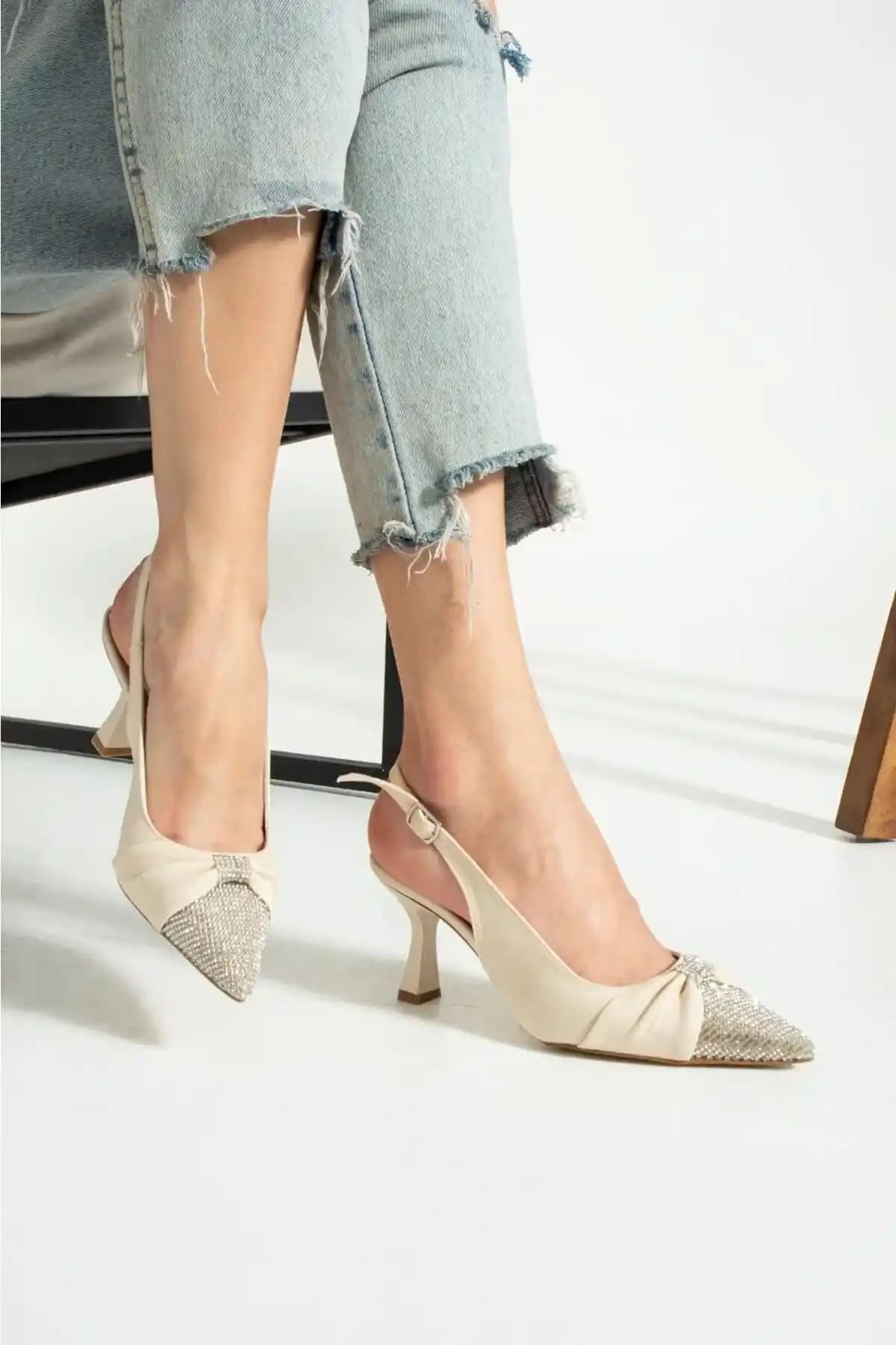 Duxal Shoes Kadın Topuklu Ayakkabıları: Modeller, Özellikler ve Kullanım Alanları