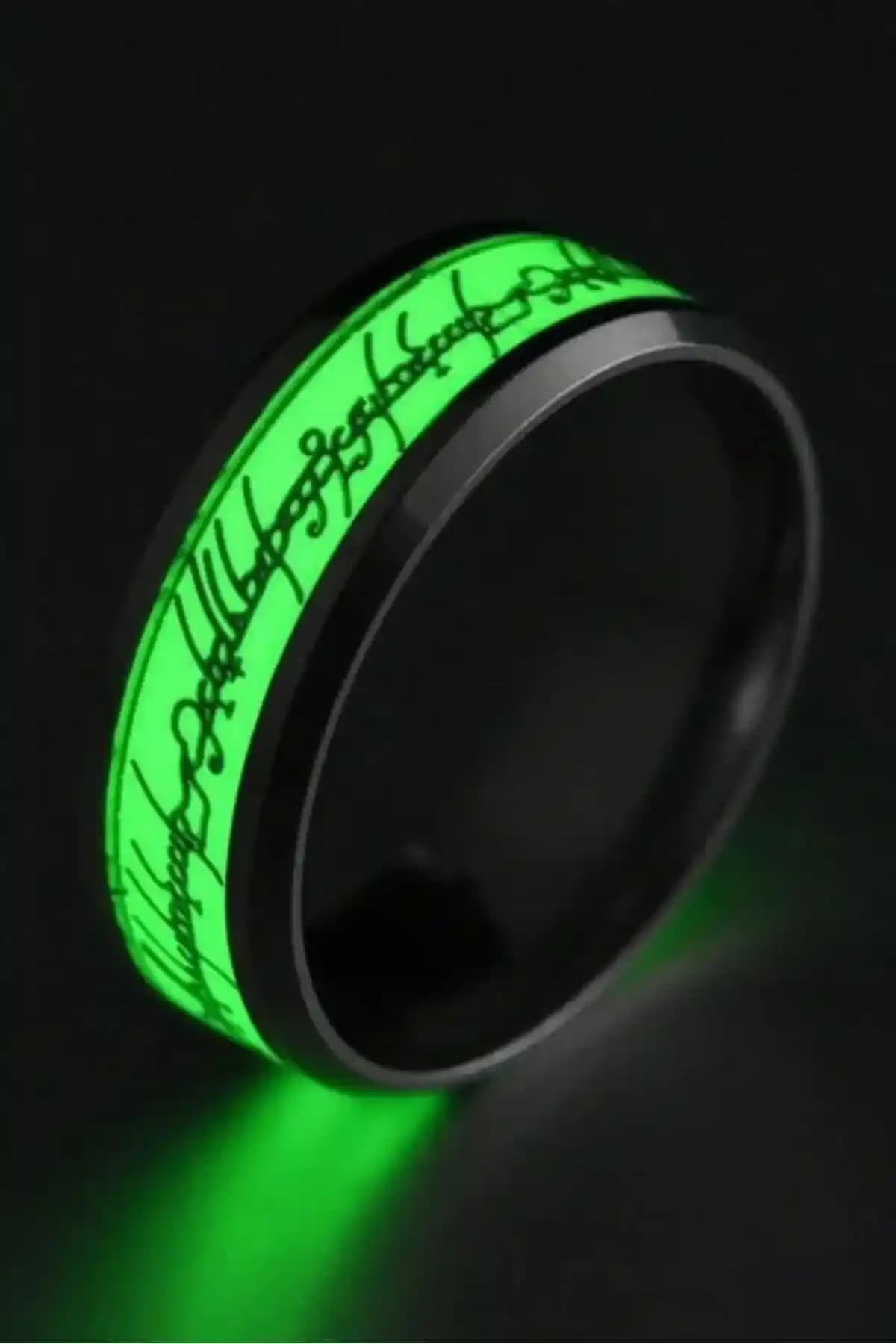 Efendisi Temalı Gece Parlayan Aksesuarlar: Tasarım ve Kullanım Detayları