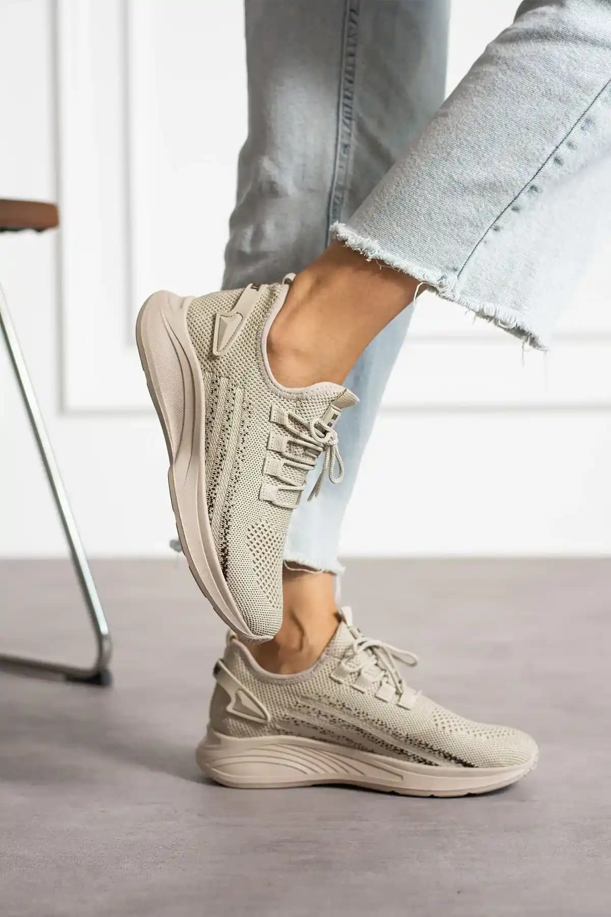 Efora Moda Fly Step Sneaker Karşılaştırması: Tasarım, Kalite ve Fiyat Analizi