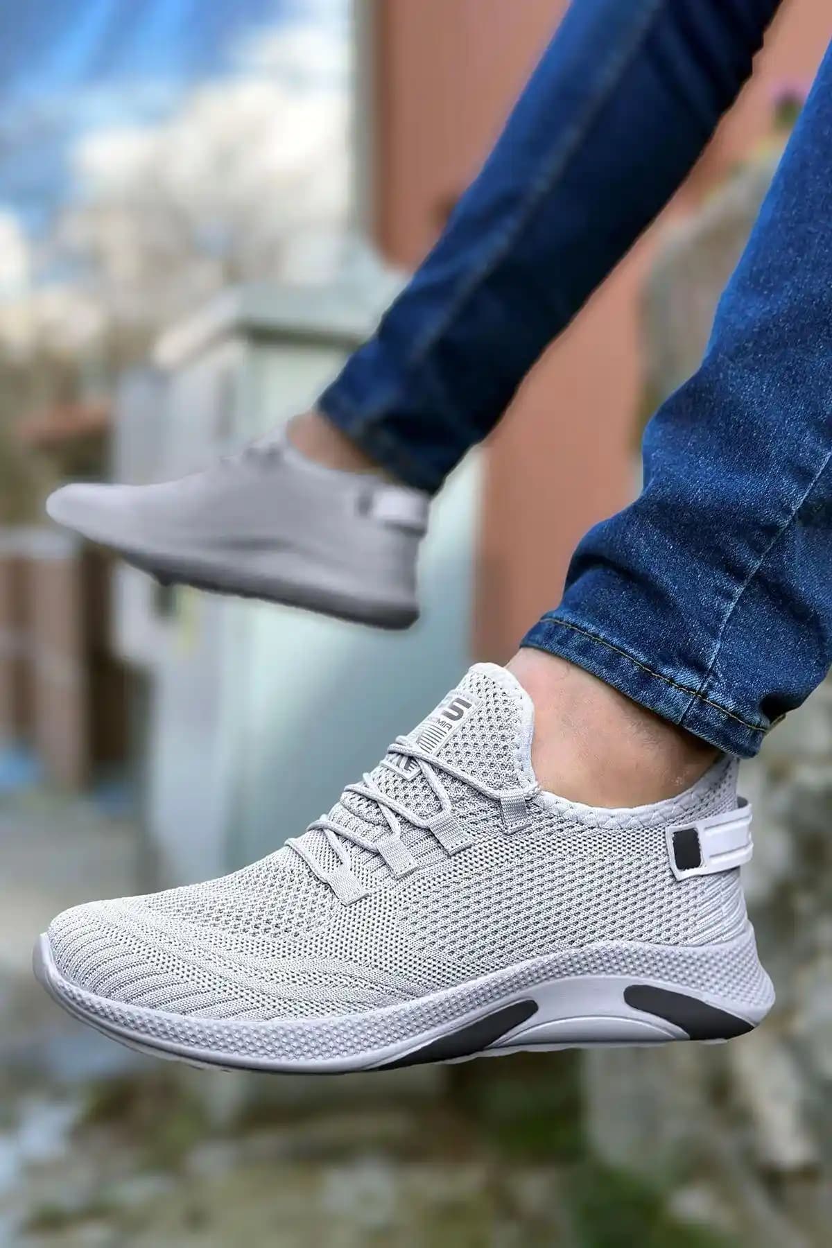 Elektronik ve Giyilebilir Teknolojilerde Güncel Trendler Spor Ayakkabı ve Triko Kombinasyonları