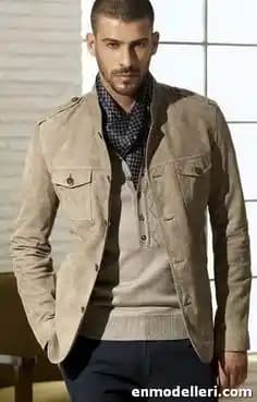 Erkek Giyim Stilinde Elektronik ve Aksesuarların Rolü ve Güncel Trendler