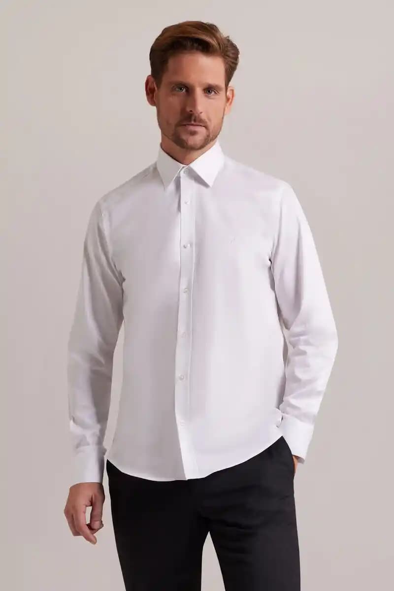 Erkek Giyiminde Gömlek ve Aksesuar Uyumu: Stilinizde Fark Yaratmanın Yolları