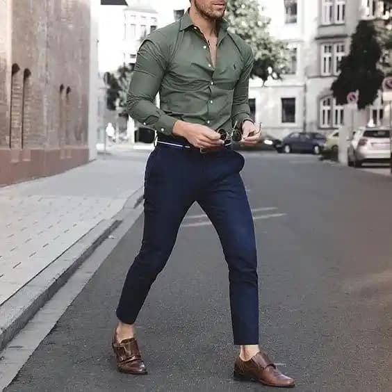 Erkek Gömlek Stil Uyumu ve Aksesuar Seçenekleri: Renk, Kesim ve Malzeme İpuçları