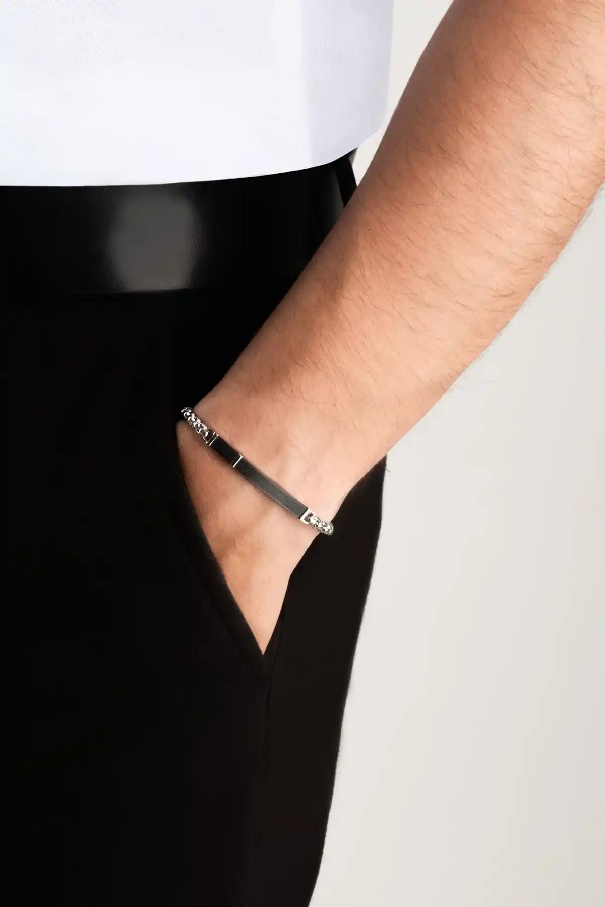 Erkek Şık Güç Bileklikleri: Stil ve Fonksiyonelliğin Bir Arada Sunulduğu Modeller