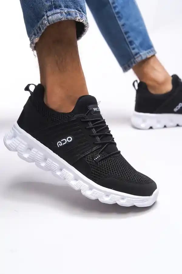 Erkek Sneaker Seçiminde Şıklık ve Konforun Dengesi Güncel Trendler ve Teknik Özellikler