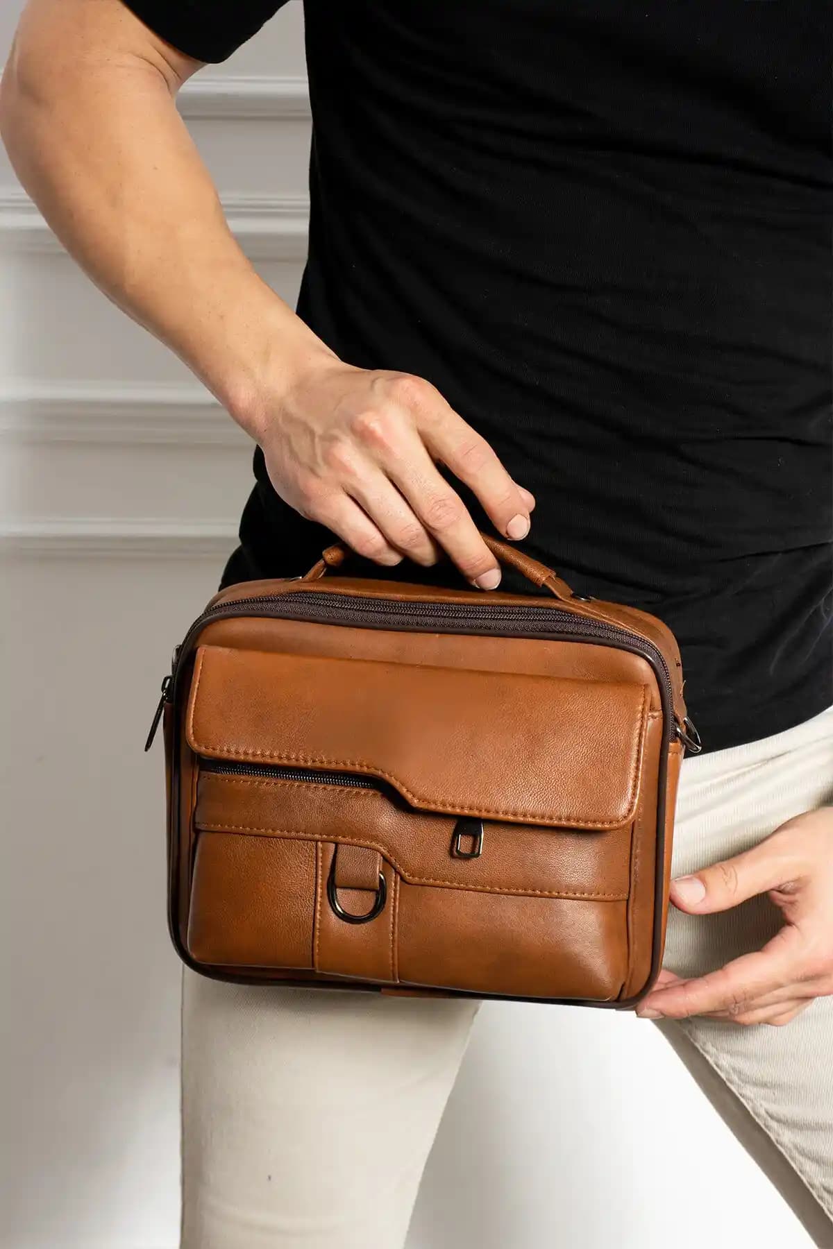 Erkekler İçin Deri El Çantası Seçerken Dikkat Edilmesi Gerekenler ve Modeller