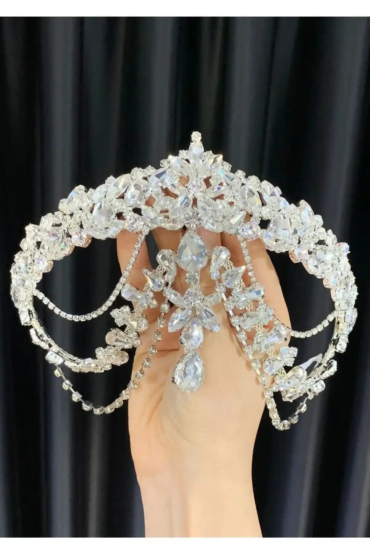 Gelin Tacı Seçenekleri ve Düğünlerde Uygun Kullanım İpuçları