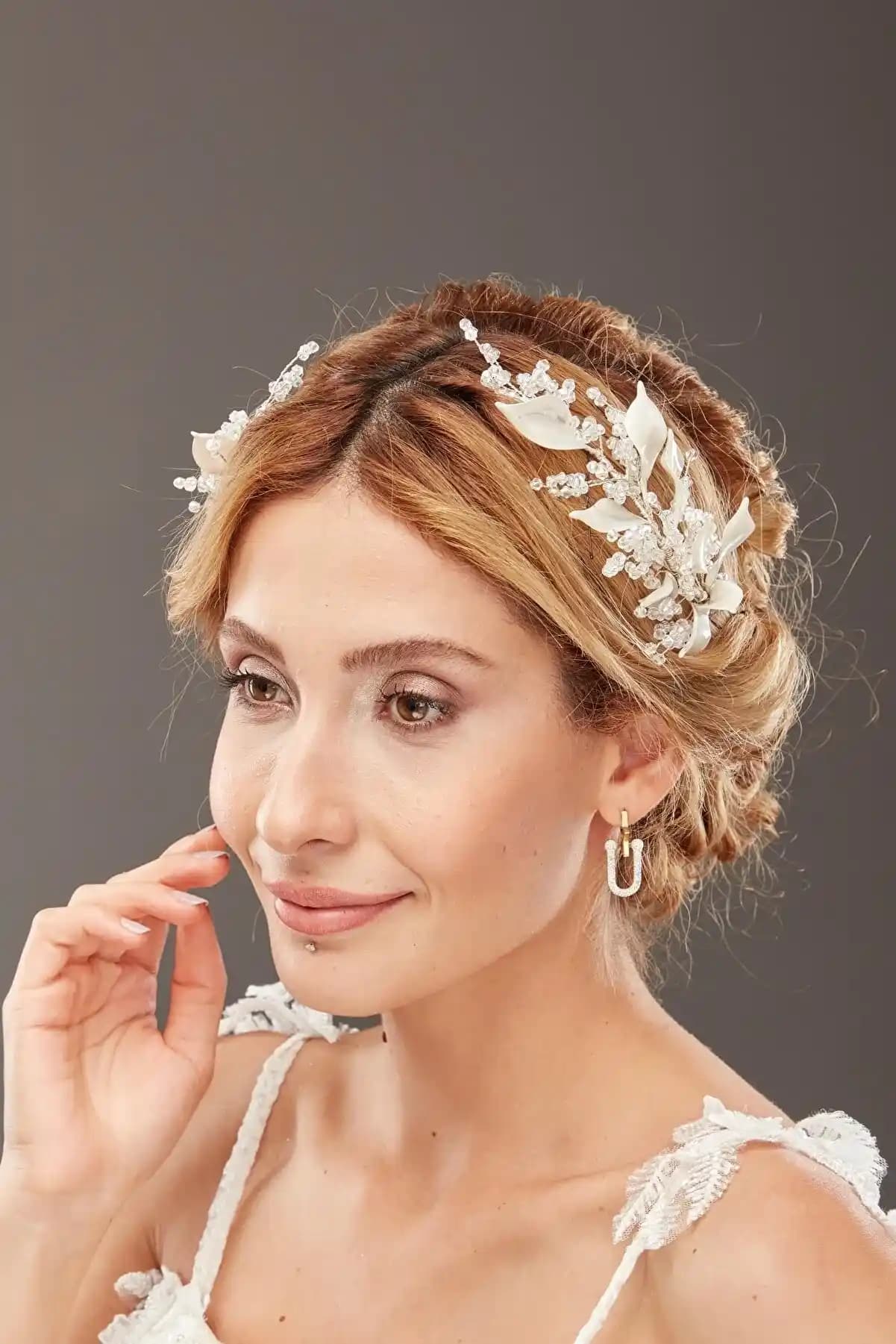 Gelin Tacı Seçiminde Düğün Sıklığı ve Konforu Önemli Faktörler