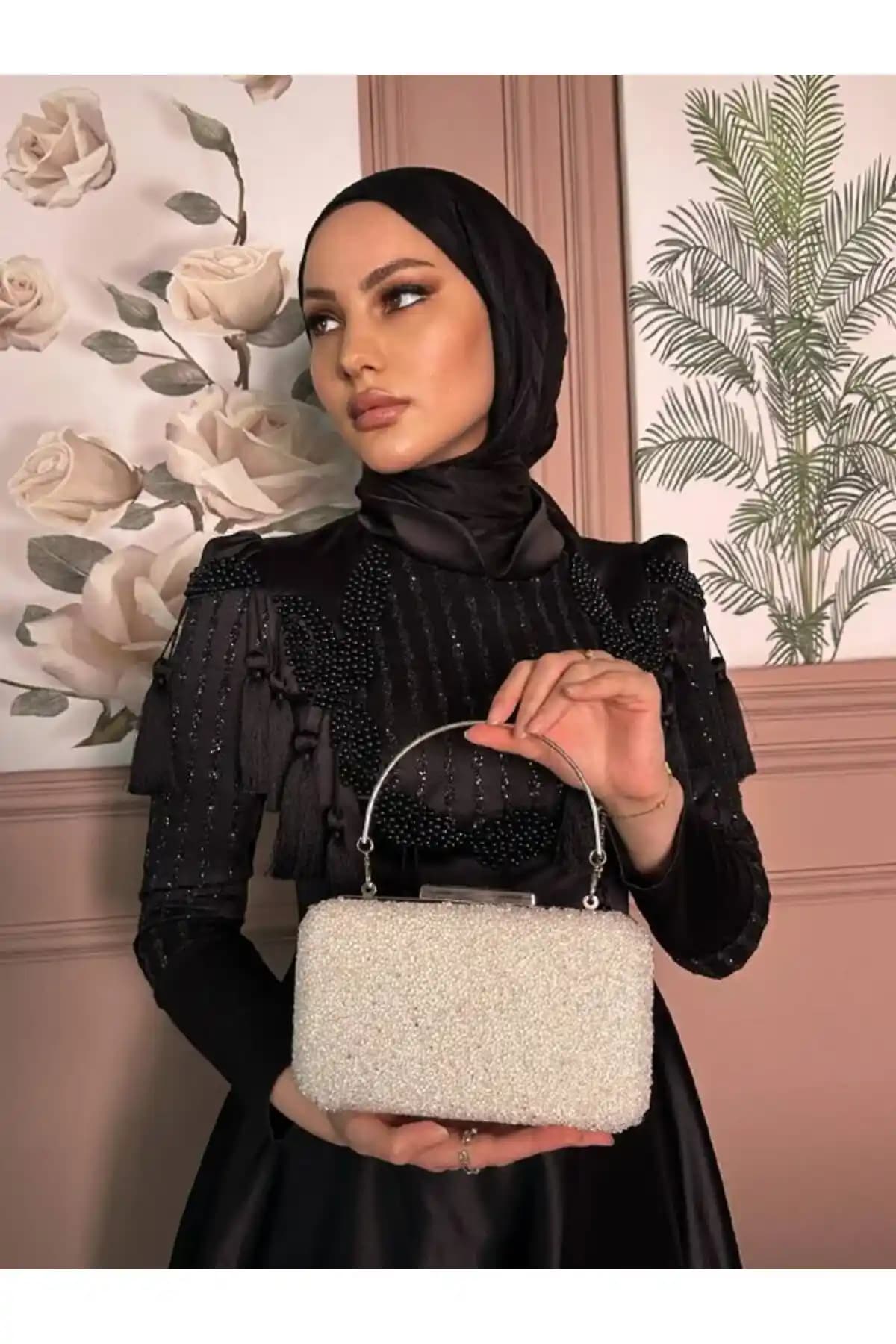 Güçlü Tasarımlı Kadın Abiye Çantaları: Şıklık ve Dayanıklılığı Bir Arada Sunar