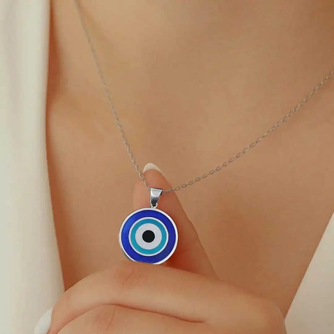 Gümüş Nazar Boncuklu Kolye Modelleri: Estetik ve Kültürel Anlamlar Taşıyan Takı Seçenekleri