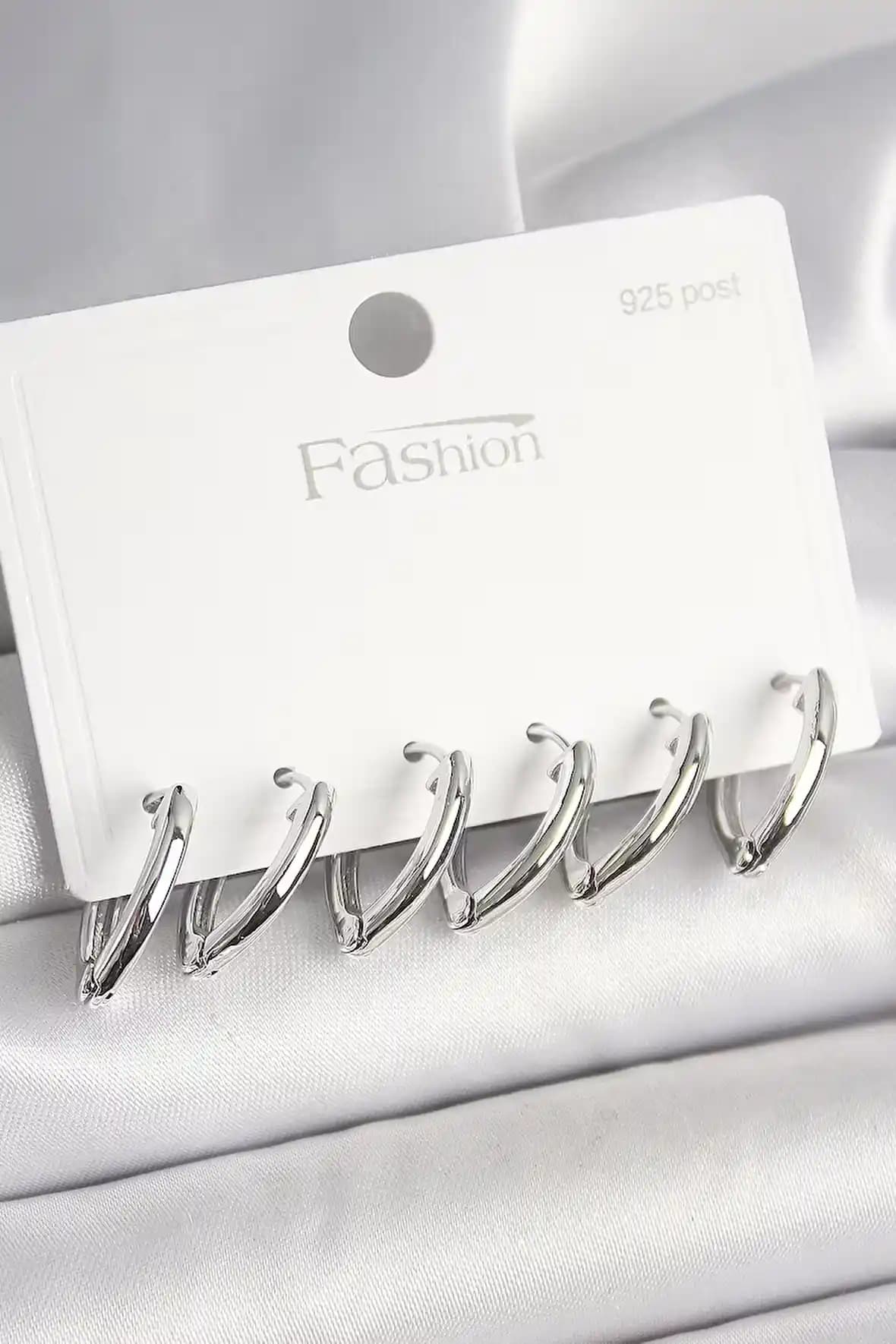 Gümüş Renk Kadın Küpeleri Setleri: Moda ve Zarafetin Şıklıkla Buluşması