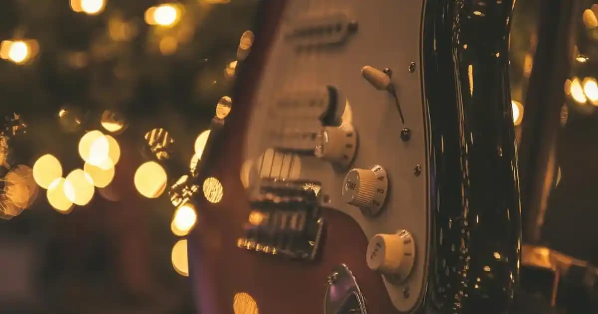 Gümüş Taşlı Abiye Ayakkabılar: Gece Şıklığının Vazgeçilmez Detayı