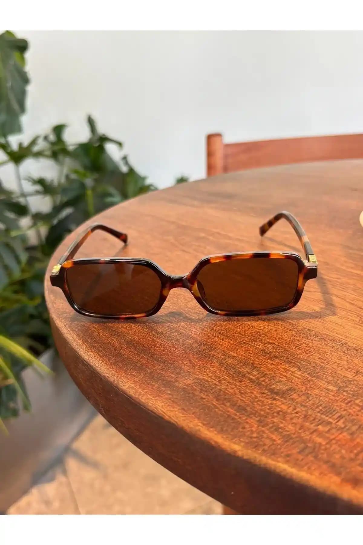 Güneş Gözlüğü Seçerken Dikkat Edilmesi Gerekenler ve Trendler 2024