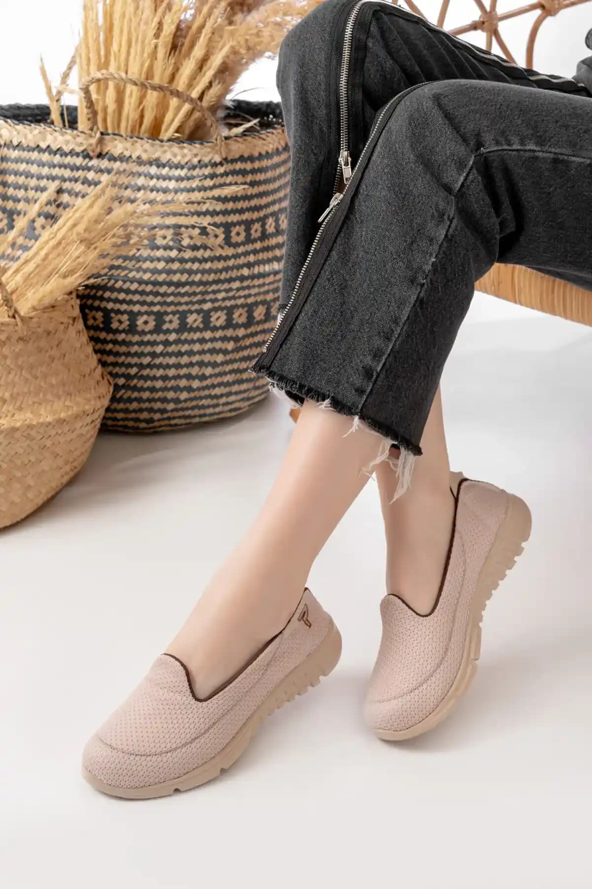 Günlük Anne İçin Modern ve Konforlu Ayakkabı Seçenekleri ve Özellikleri