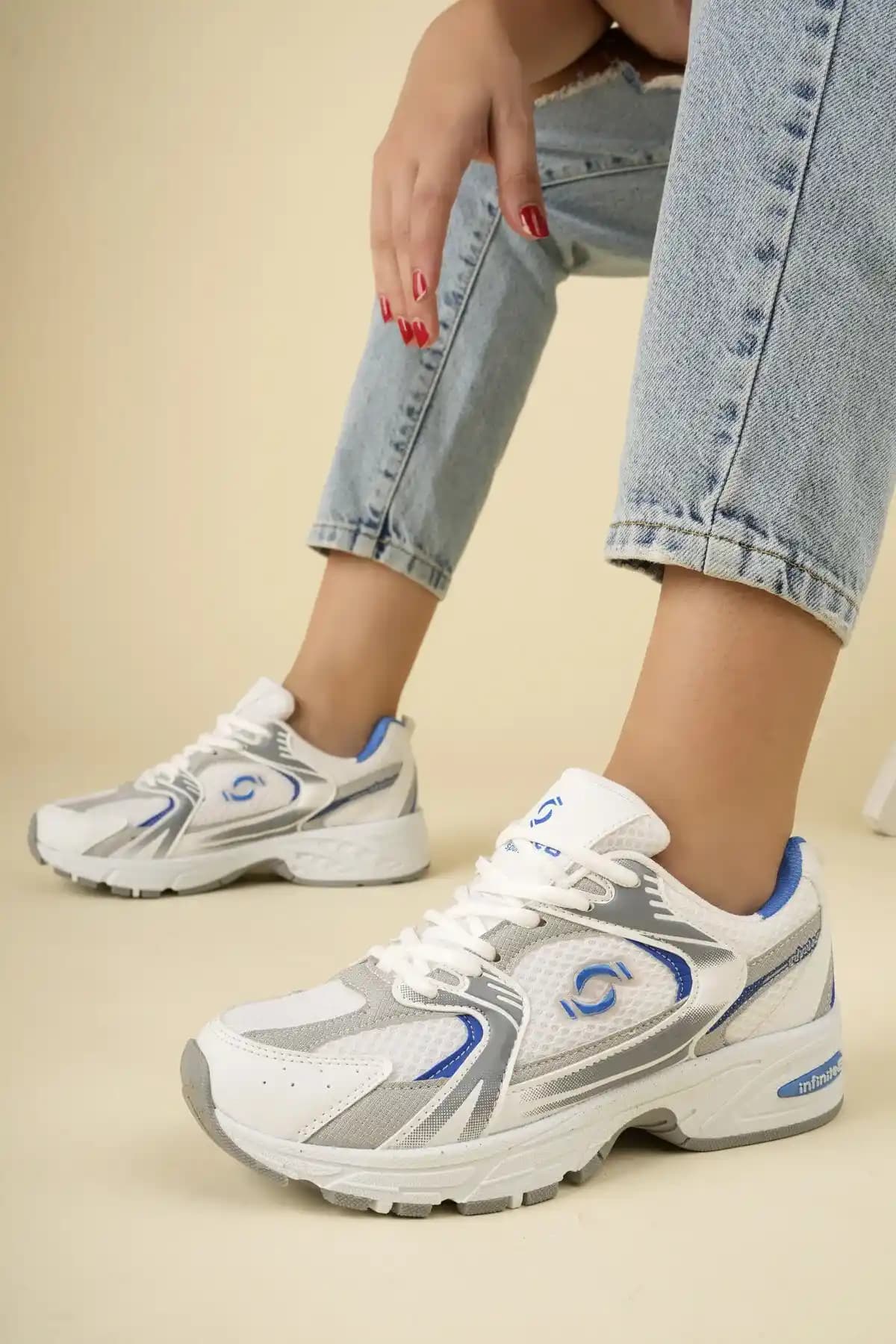 Günlük Konfor Sağlayan Unisex Sneakerlar: Rahatlık ve Fonksiyonelliğin Buluşması