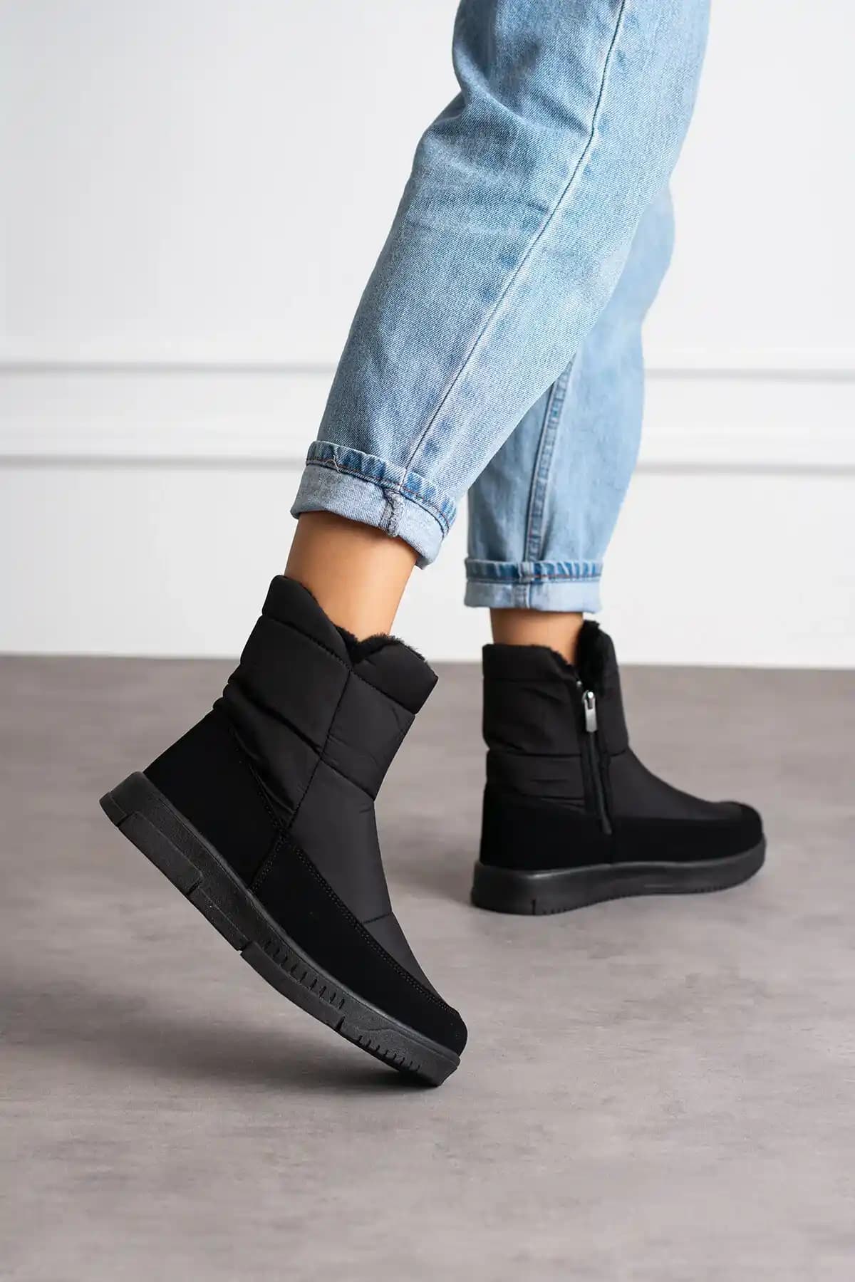 Günlük Kullanım İçin Konforlu Kadın Botları: İşlevsellik ve Rahatlık Bir Arada