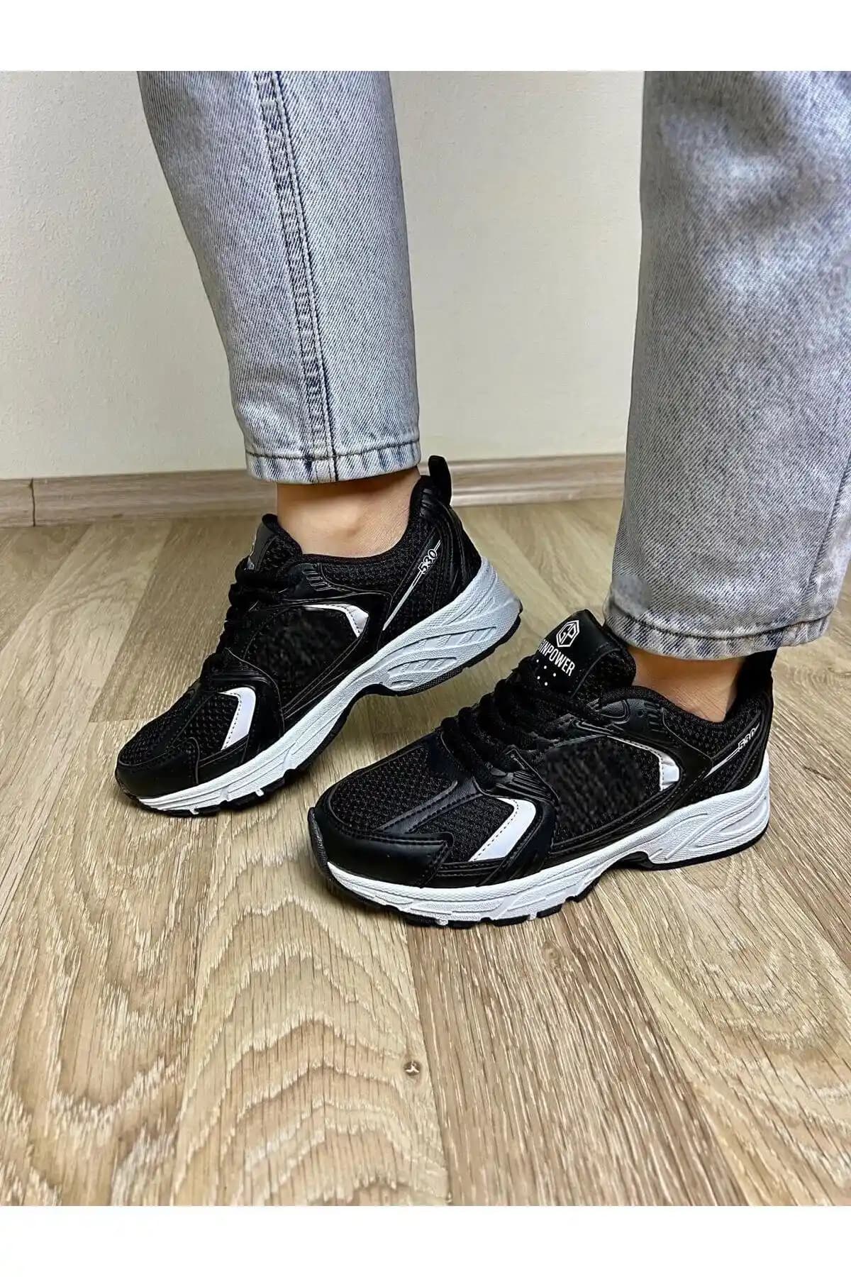 Günlük Unisex Sneakerlar: Rahatlık ve Şıklığı Bir Arada Sunan Modern Tasarımlar