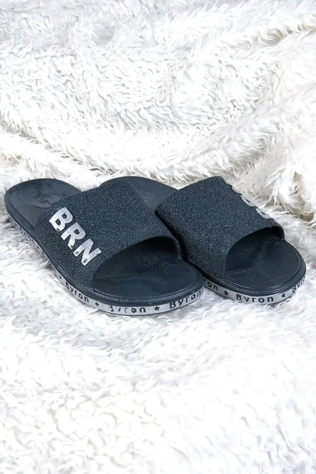 Güvenli Anatomik Kaydırmaz Banyo Terlikleri: Konfor ve Güvenlik İçin En İyi Seçenekler