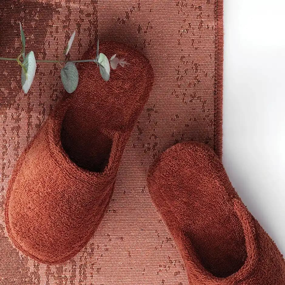 Güvenli ve Şık Banyo Terlikleri: Estetik ve Güvenlik İçin Doğru Seçenekler