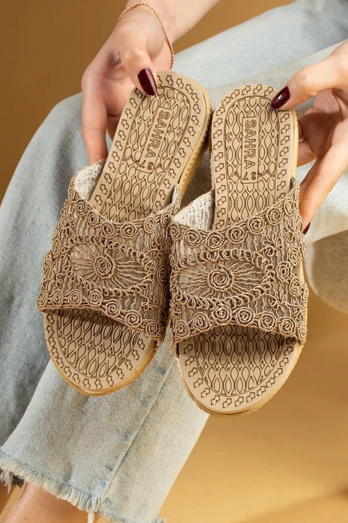 Hasırlı Terliklerin Konforu ve Kullanım Avantajları Hakkında Kapsamlı Bilgi