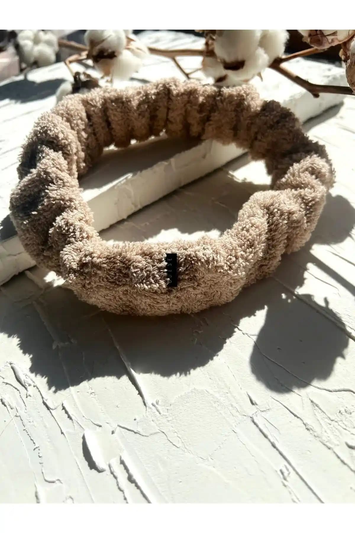 Havlu Kumaş Saç Bandı: Pamuklu Konfor ve Fonksiyonellik ile Günlük ve Spor Aktiviteleri İçin Pratik Aksesuar