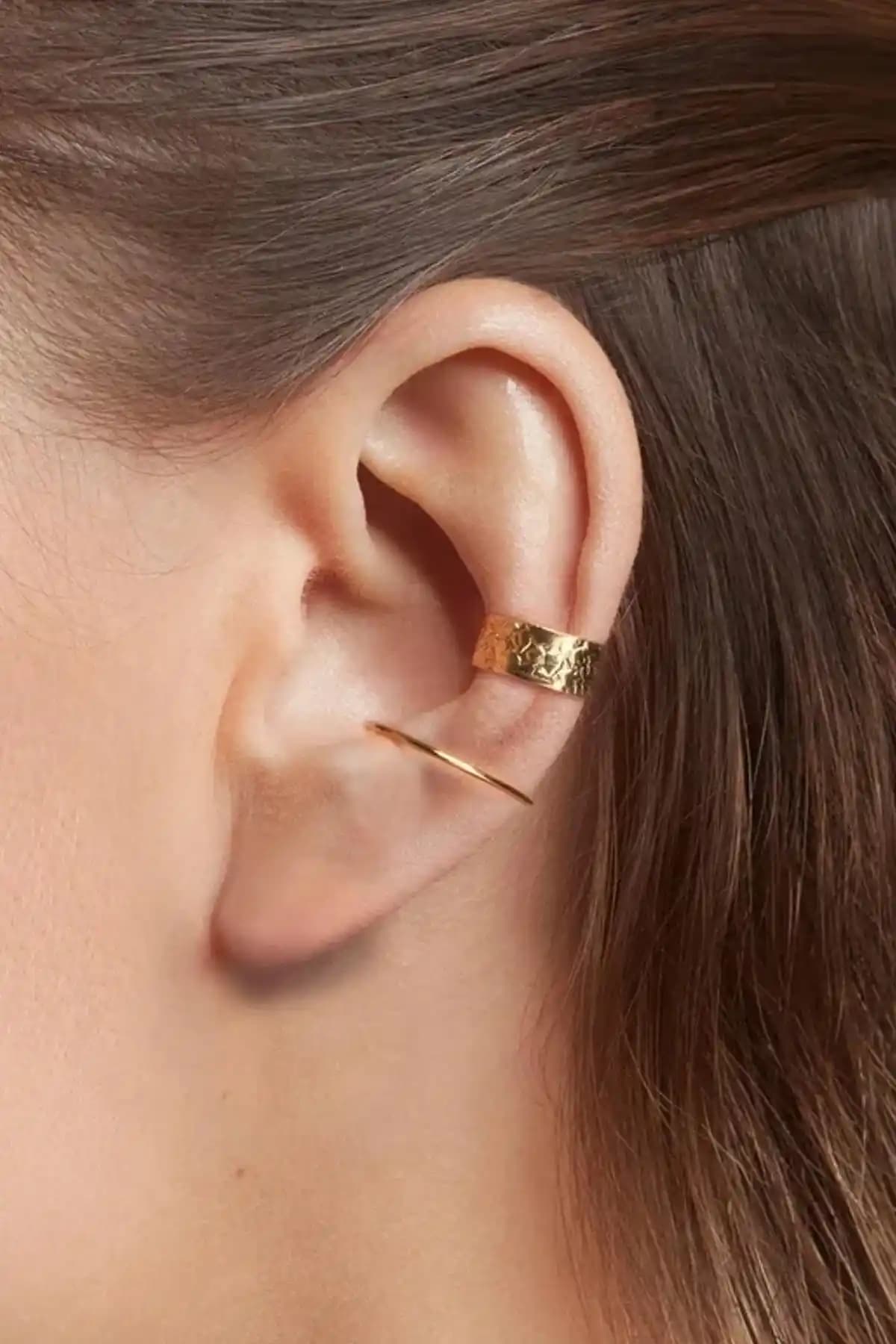 İllüzyon ve Sıkıştırmalı Küpe: Görünüşlerin Ötesinde Bir Bağlantı ve Moda Tercihleri