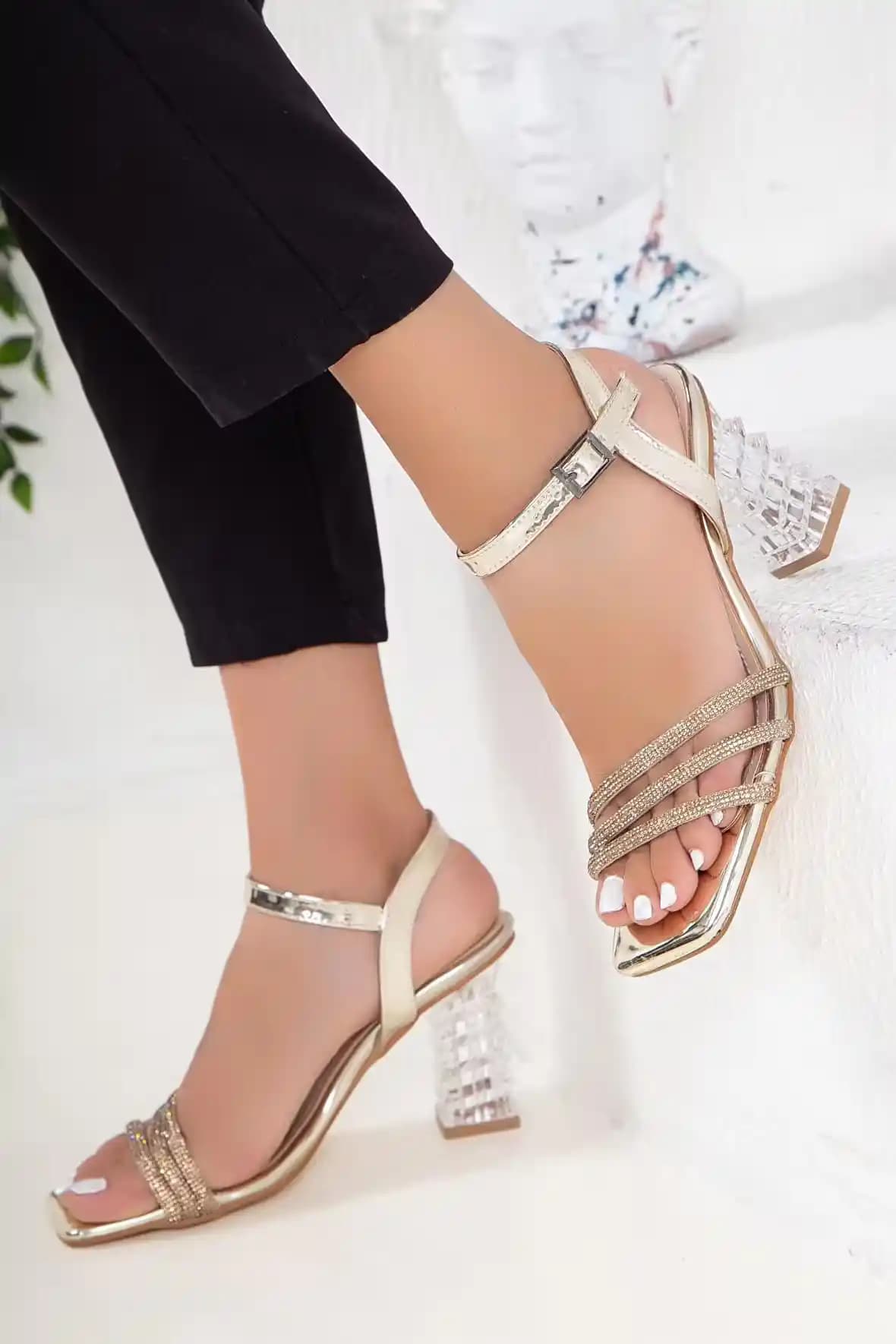 Kadın Abiye Ayakkabı Modelleri ve Seçim İpuçları: Zarafet ve Şıklık İçin Güncel Trendler