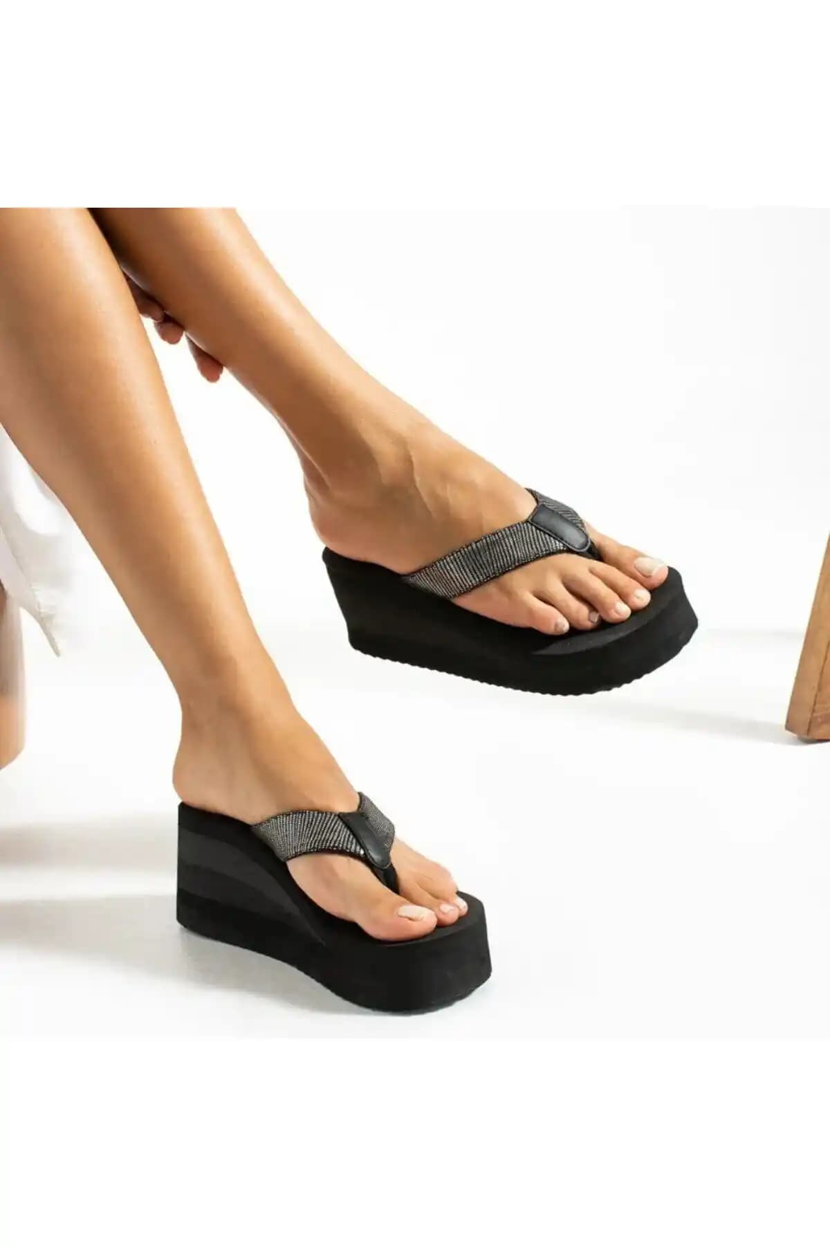 Kadın Günlük Şık Parmak Arası Terlikler: Konfor ve Stil Bir Arada Sunan Modeller