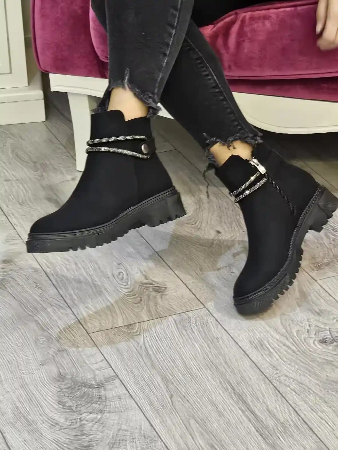 Kadın Moda Trendleri ve Akıllı Teknolojilerin Güncel Entegrasyonu Analizi