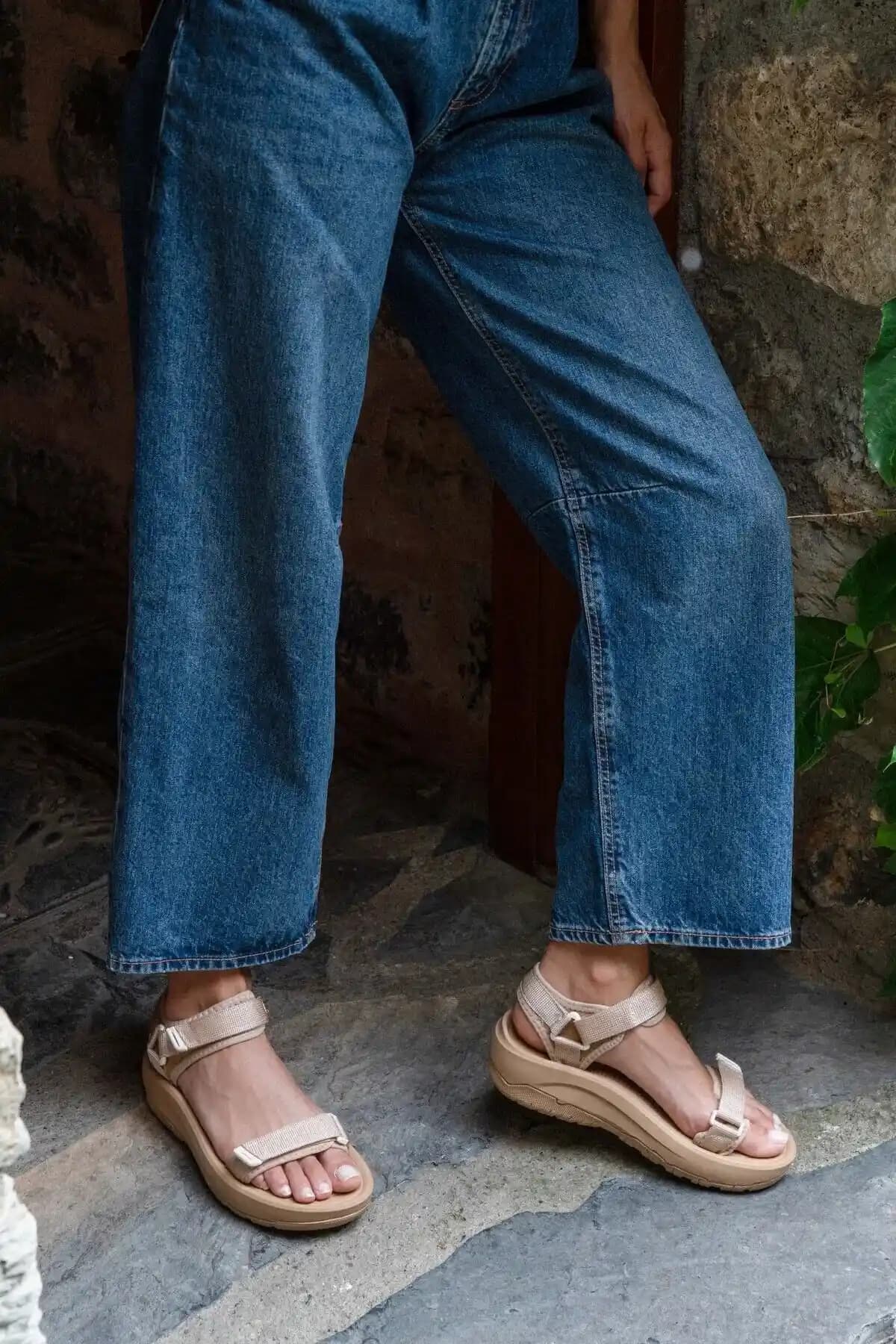 Kadın Sandaletlerde Güncel Trendler ve Konfor Özellikleri Hakkında Kapsamlı Bilgi