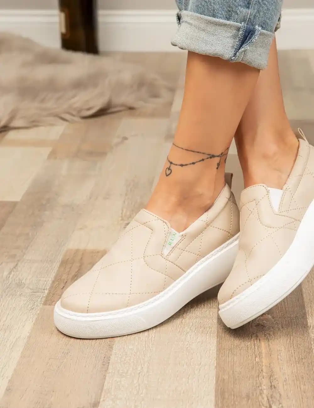Kadın Slip-On Ayakkabılar: Günlük Konfor ve Şıklık Sunan Pratik Tercih