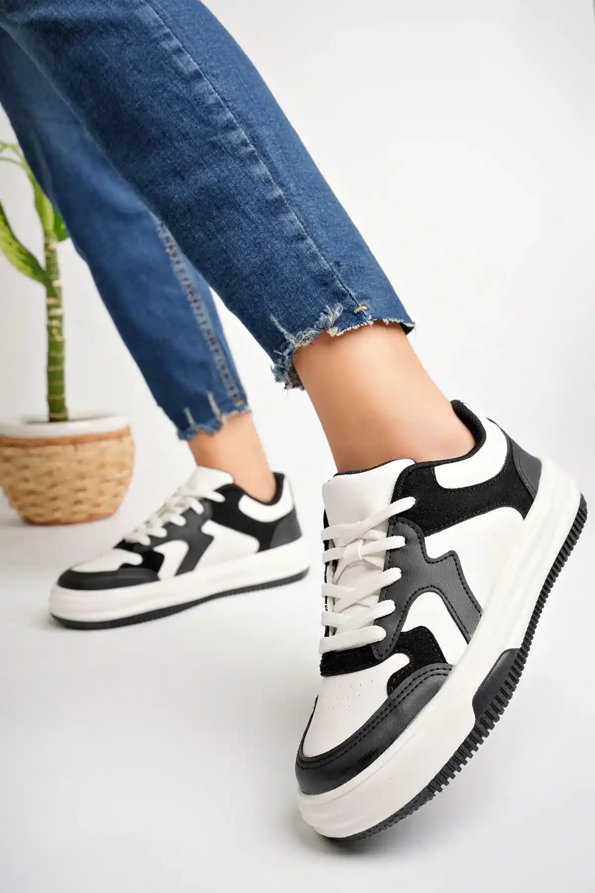 Kadın Sneaker Seçiminde Günlük Konfor ve Stil İçin En İyi İpuçları ve Trendler