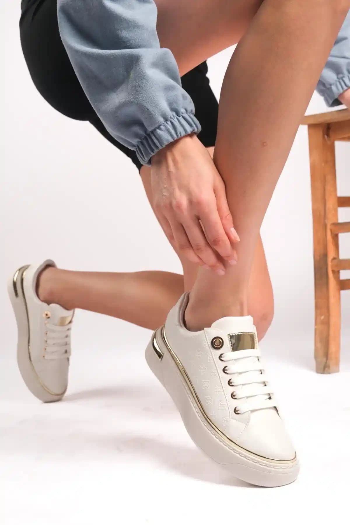 Kadın Sneakerleri: Kalite ve Tasarım Analizi ile Doğru Seçim Rehberi