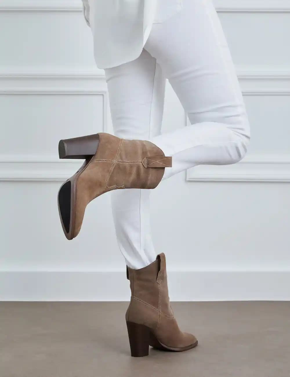 Kadın Vizon Rengi Bot Seçenekleri ve Moda Trendleri Analizi