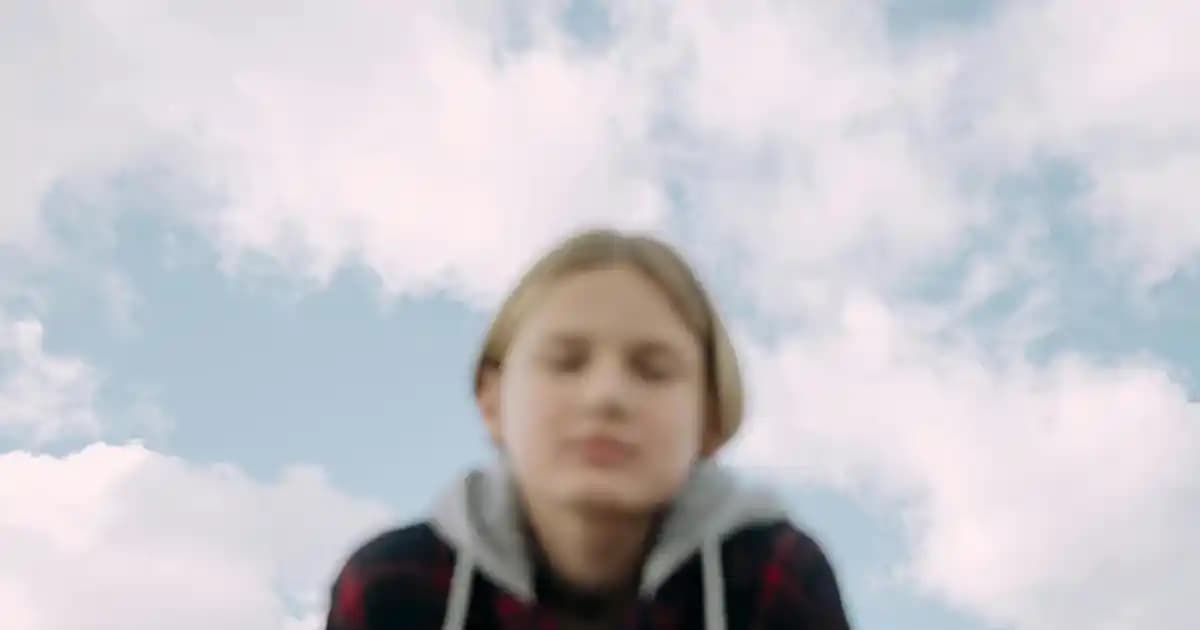 Kadınlar İçin Gözlük Çerçevesi Seçiminde Konfor ve Stil Dengesi Nasıl Sağlanır