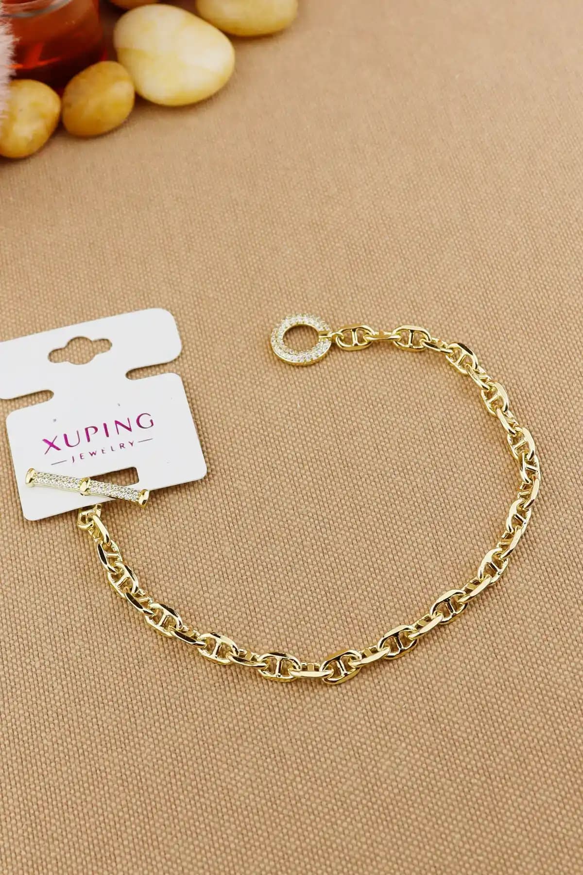 Kadınlar İçin Zarif ve Anlamlı Altın Aksesuarlar: Bileklikler ve Kilit Modelleri