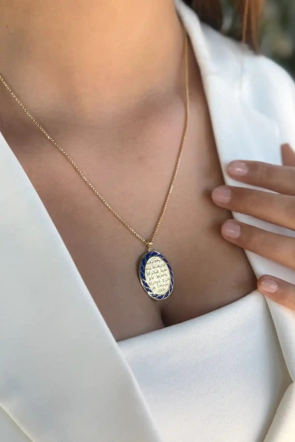 Mile Kuyumculuk'un Modern ve Zarif Altın Kolye Tasarımları ve Malzeme Özellikleri