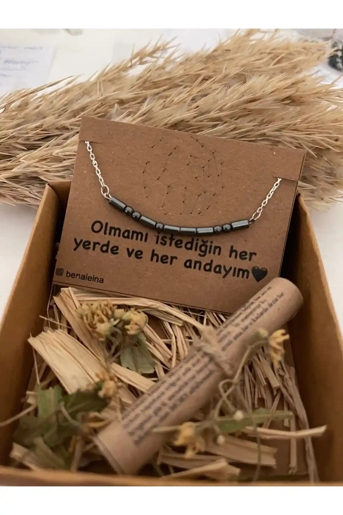 Sevgili Bileklikleri Seçerken Dikkat Edilmesi Gerekenler ve Marka Karşılaştırması