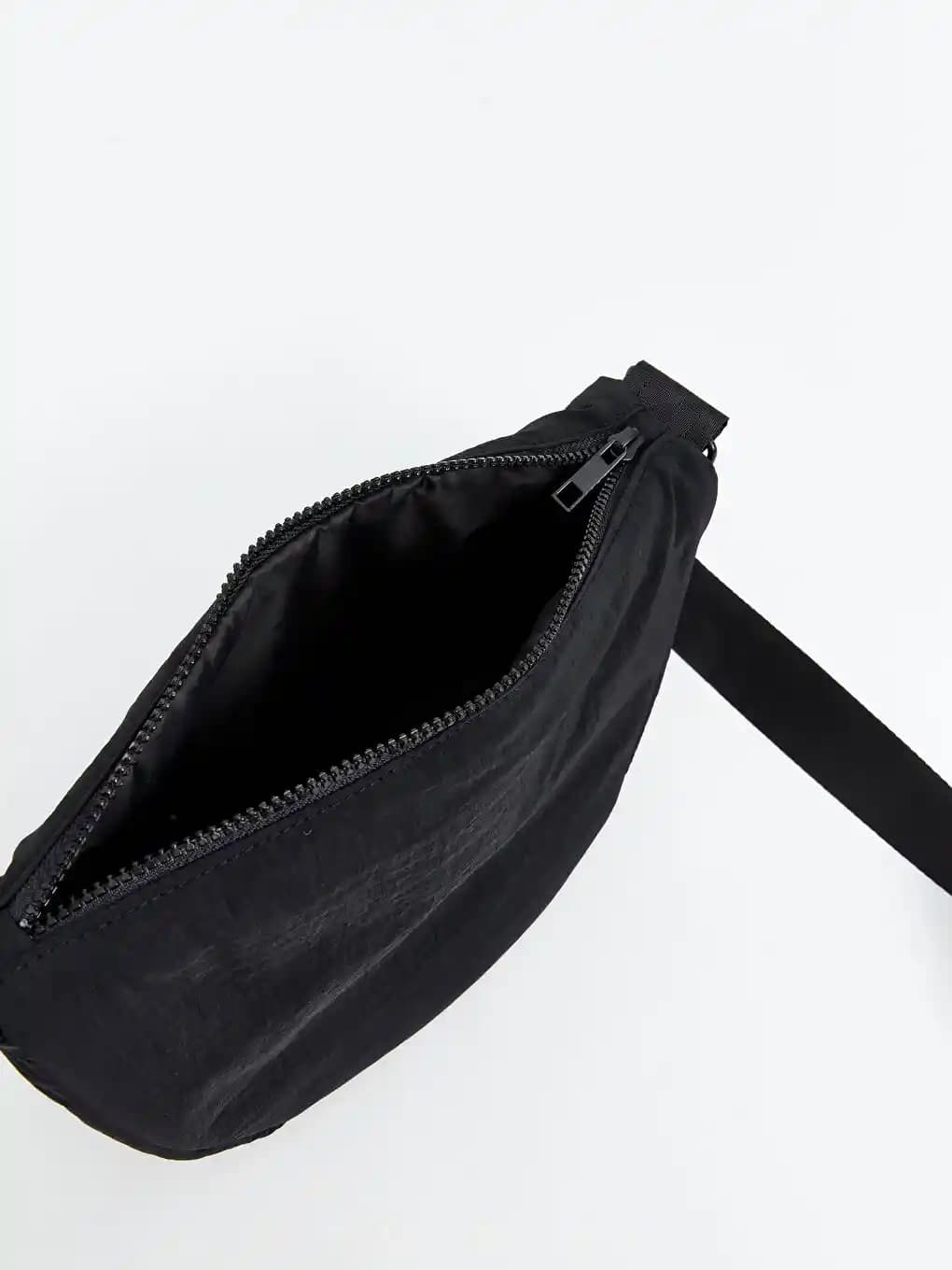 Siyah Bel Çantası Modelleri: Esnek Kayışlar ve Dayanıklı Malzeme ile Pratik Çözüm